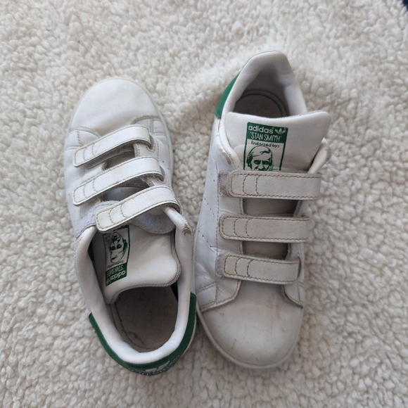 Iconic Adidas Originals Stan Smith Sneakers - Picture 5 of 6